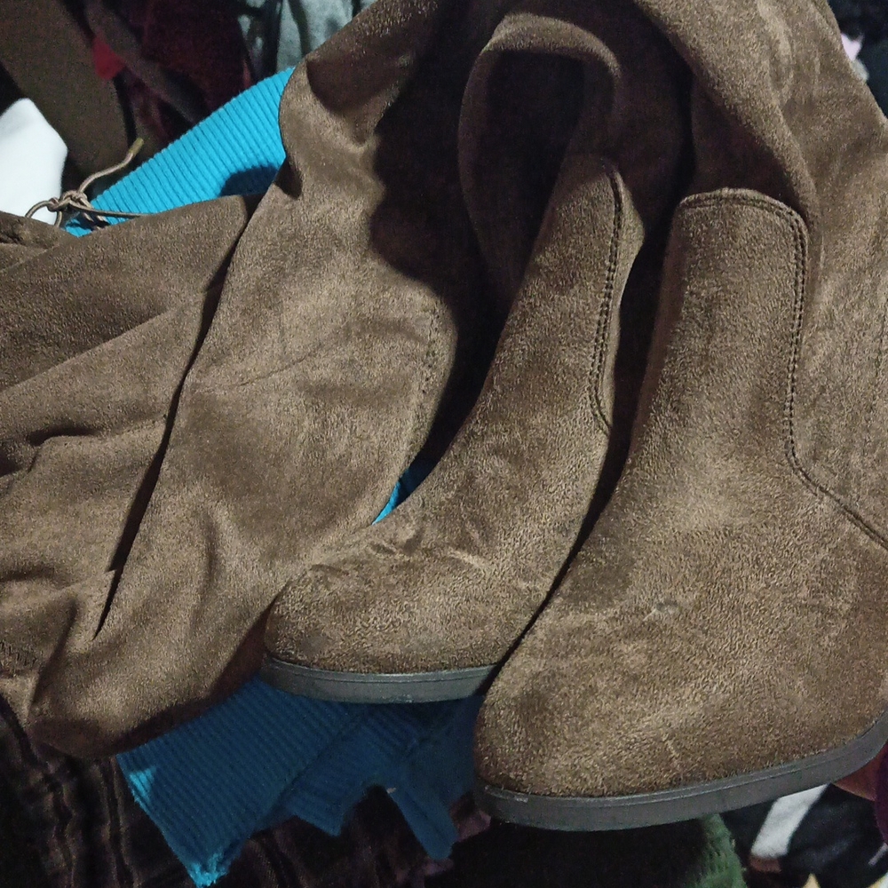 Boots - Picture 2 of 4